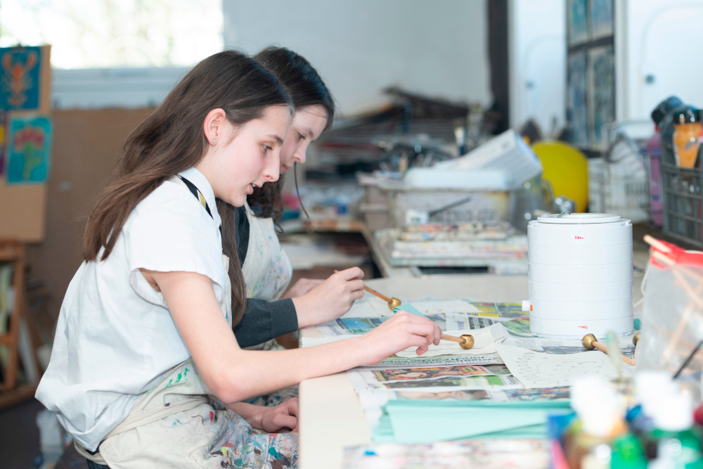 Students-Working-On-Art-Project Students Working On Art Project